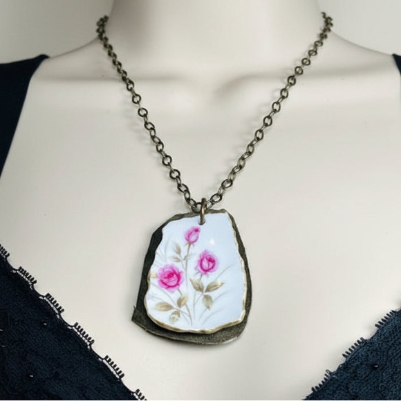 Floret Tea Rose Broken China & Leather Necklace - Picture 13 of 14